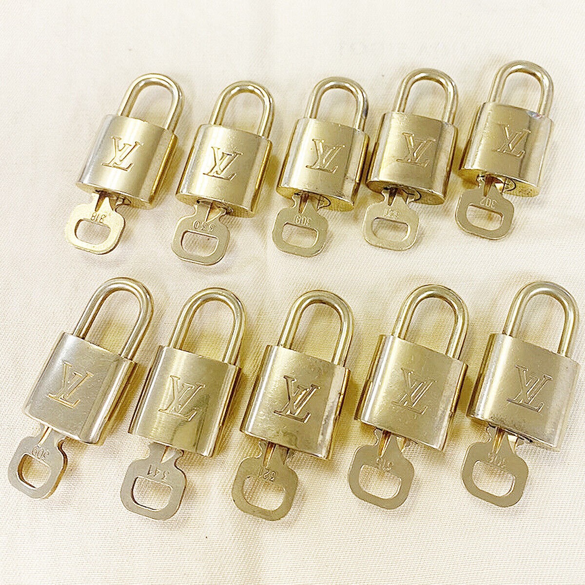 LOUIS VUITTON LV 10 SET PADLOCK CADENA KEY BAG CHARM GOLD PLATED FRANCE 34MS890