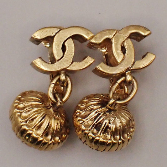 RARE!! CHANEL CC Logo Depose 285 Drop Earrings Clip-On Gold Vintage 63RK940