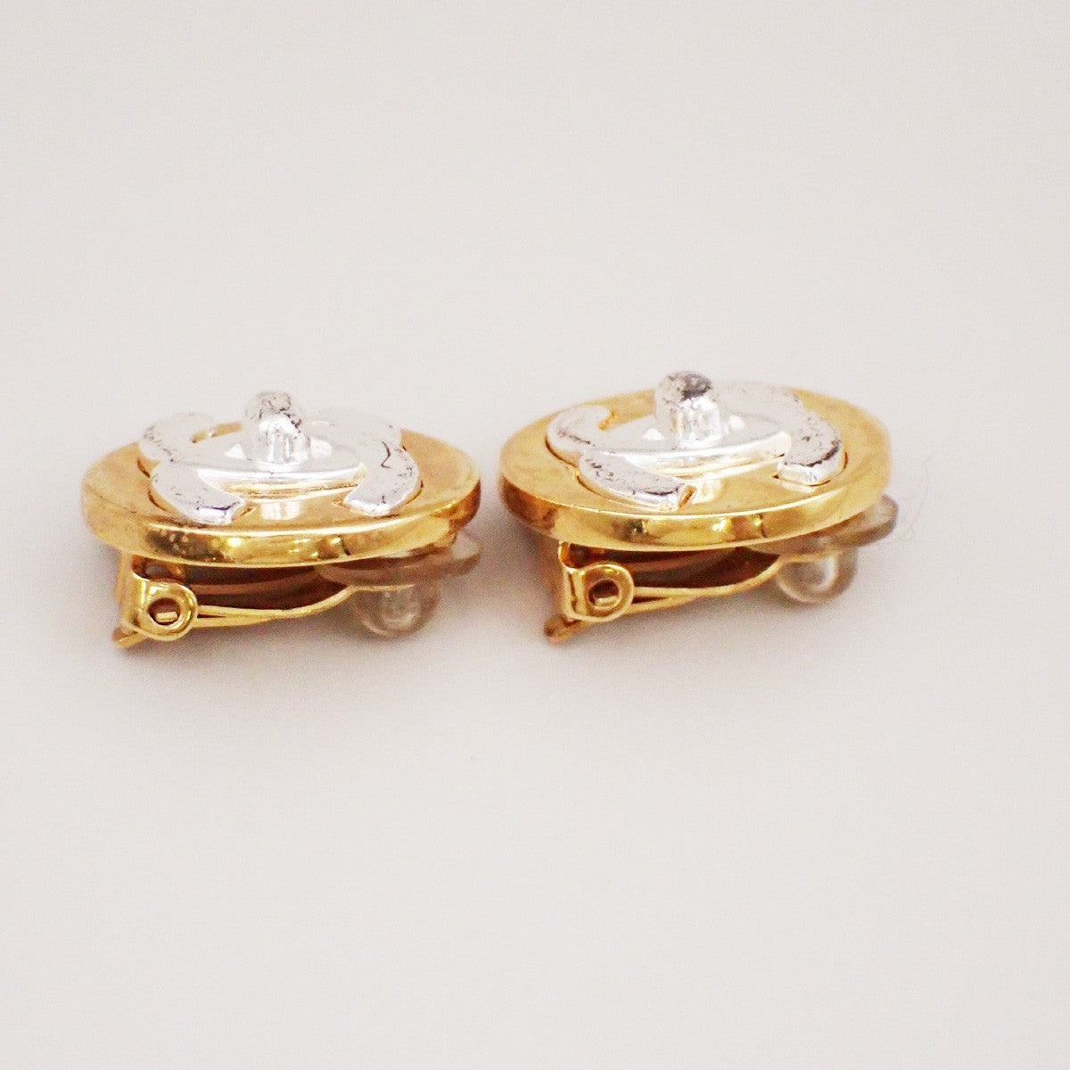 CHANEL CC Logo Button Round Earrings 97A Clip-On GHW  SHW Vintage 83RL334