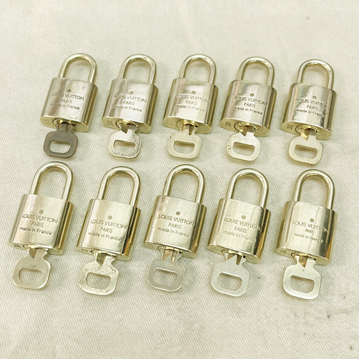 LOUIS VUITTON LV 10 SET PADLOCK KEY CHARM CADENA GOLD-PLATED FRANCE 35JF460