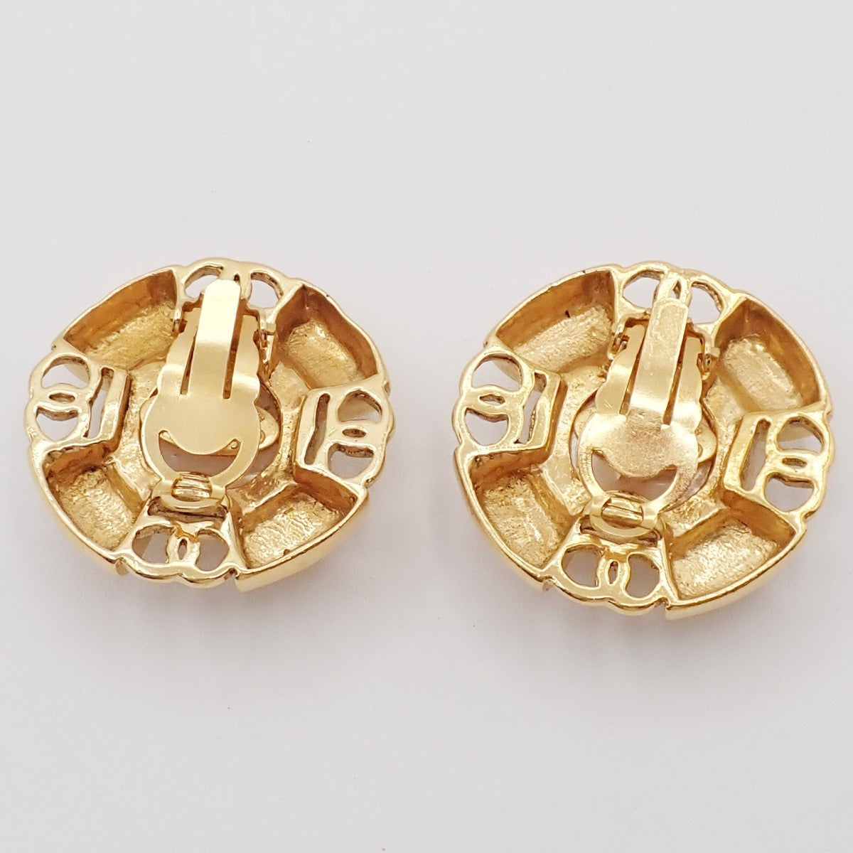 CHANEL CC Imitation Pearl Round Button Earrings Clip-On 93A GHW Vintage 30RF855