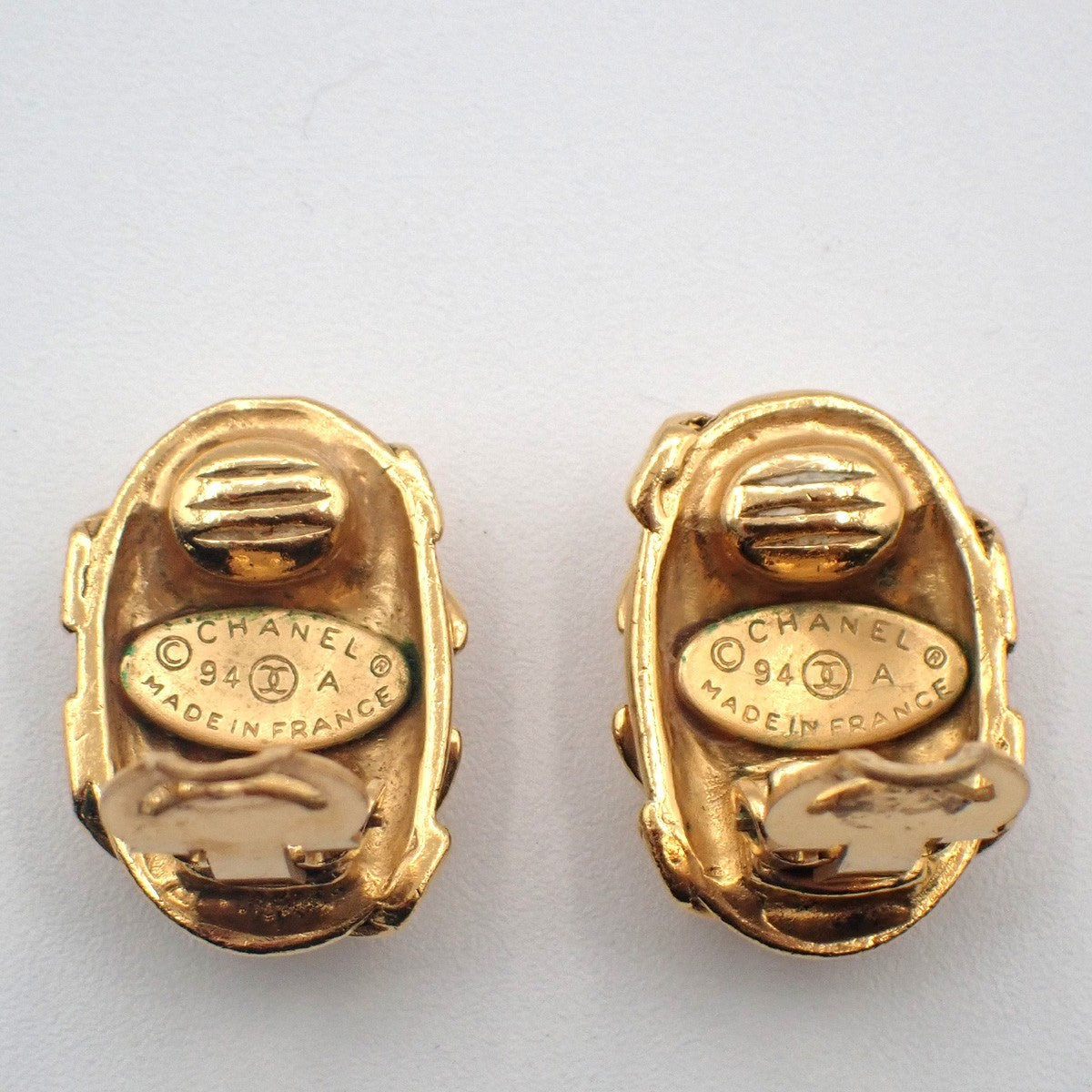 CHANEL CC Logo Button Earring 94A Clip-On Gold-Plated France Vintage 80RL937