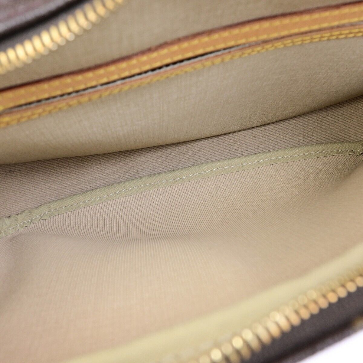 LOUIS VUITTON Reporter PM Crossbody Shoulder Bag Monogram Leather M45254 79ED036