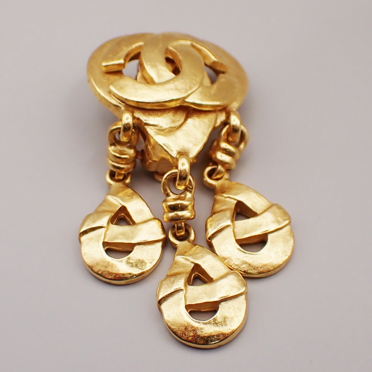 CHANEL CC Logo Heart Drop Earrings 97P Clip-On Gold GHW France Vintage 600RK641