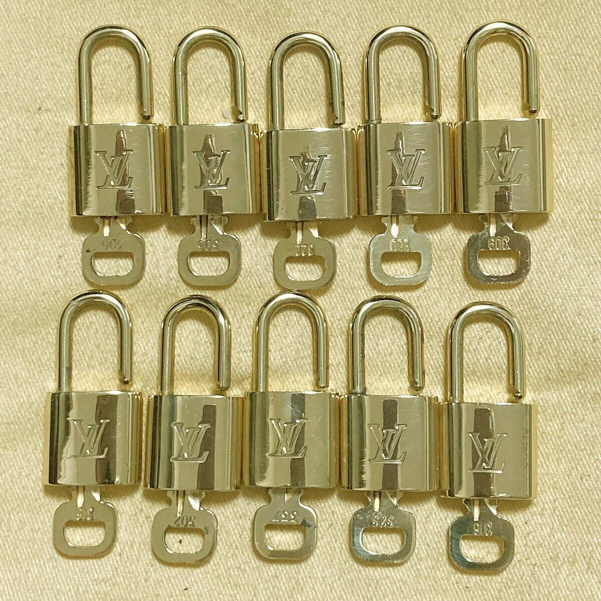 LOUIS VUITTON LV 10 SET PADLOCK KEY CHARM CADENA GOLD-PLATED FRANCE 37PDA202