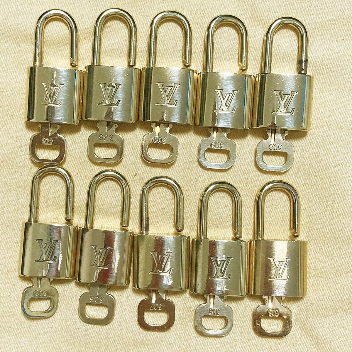 LOUIS VUITTON LV 10 SET PADLOCK KEY CHARM CADENA GOLD-PLATED FRANCE 37PDA112