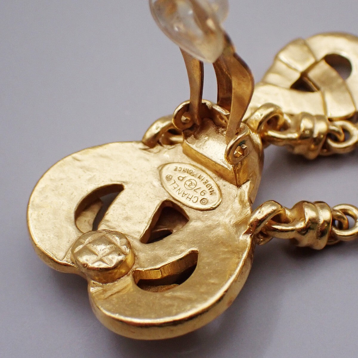 CHANEL CC Logo Heart Drop Earrings 97P Clip-On Gold GHW France Vintage 600RK641