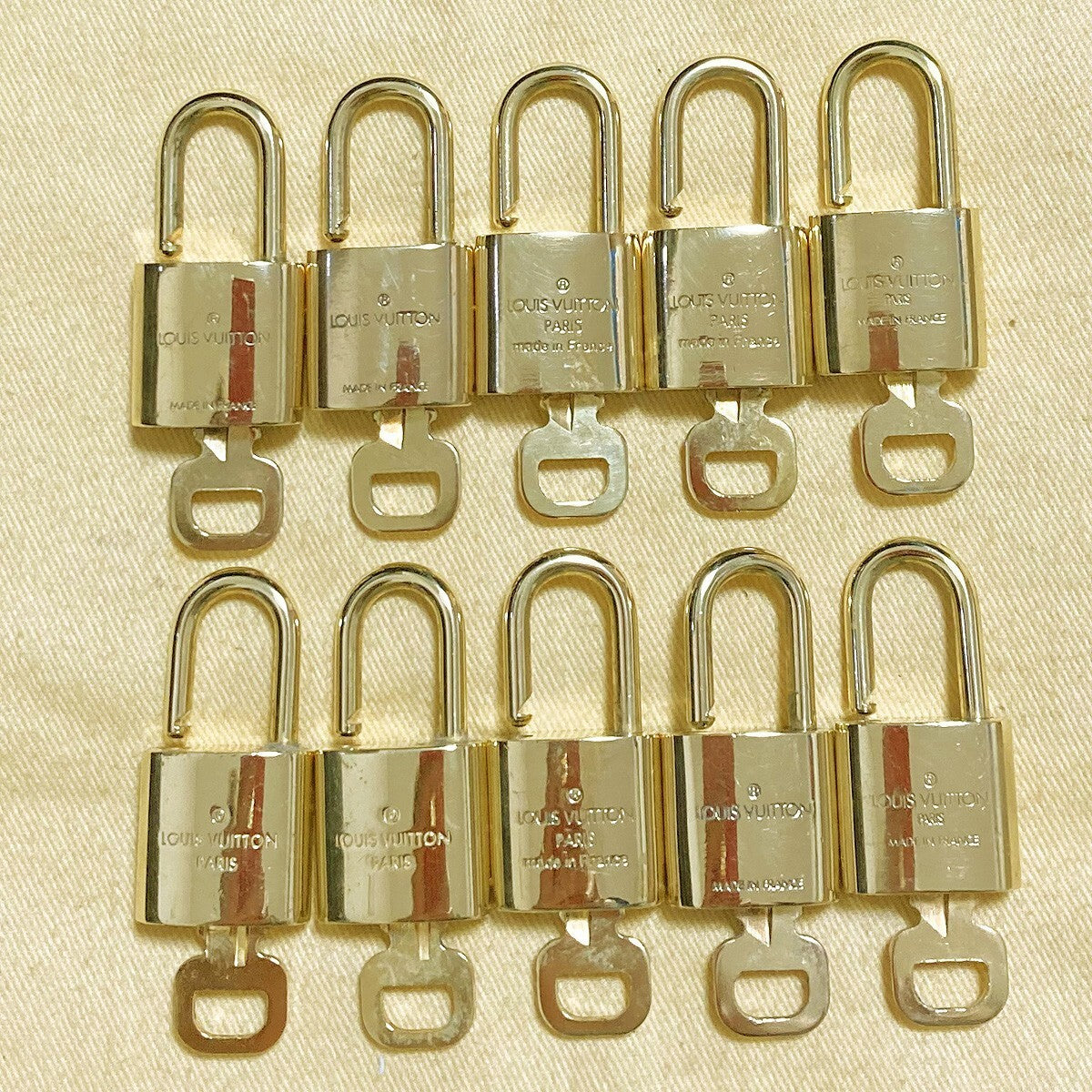 LOUIS VUITTON LV 10 SET PADLOCK KEY CHARM CADENA GOLD-PLATED FRANCE 37PDA224