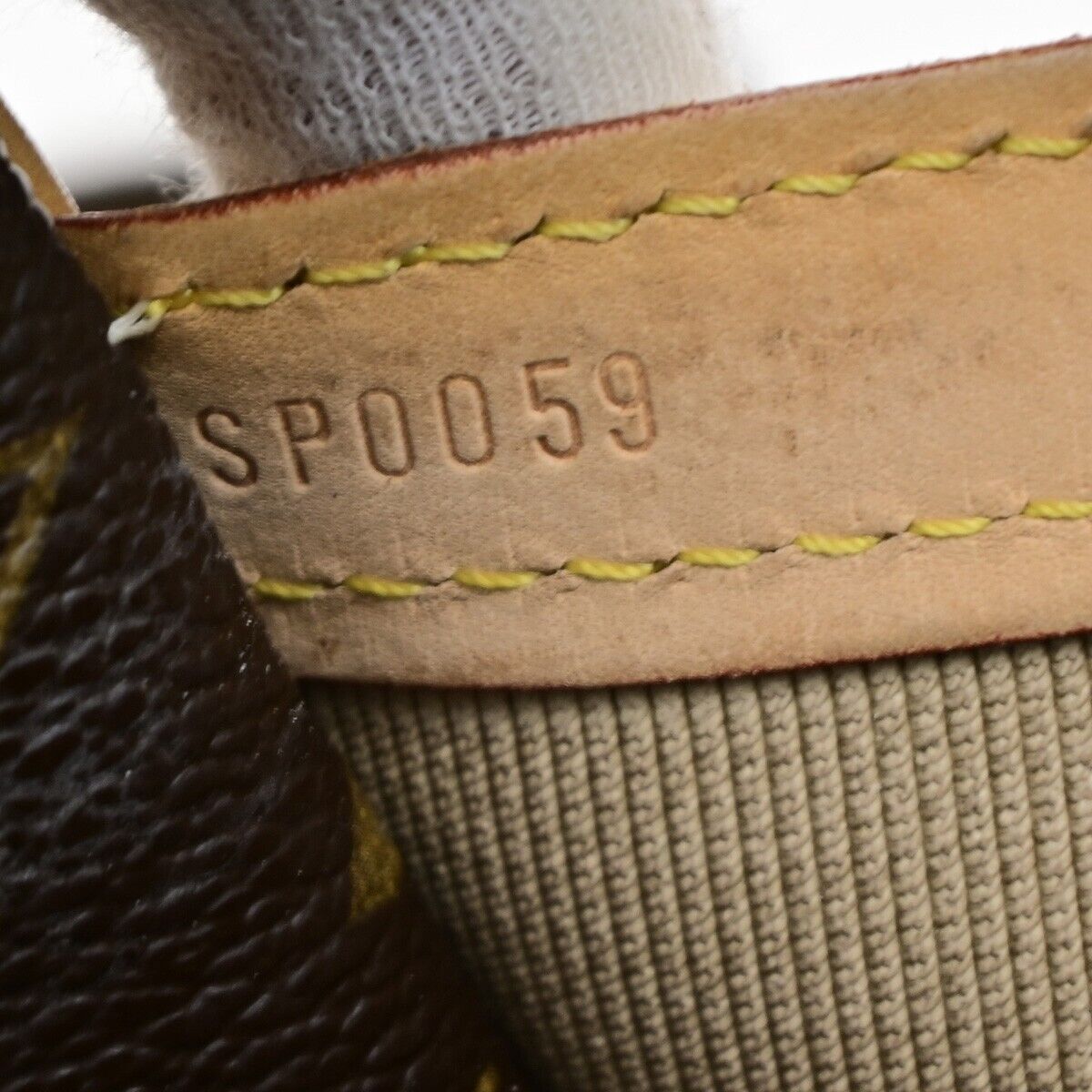 LOUIS VUITTON Reporter PM Crossbody Shoulder Bag Monogram Leather M45254 79ED036