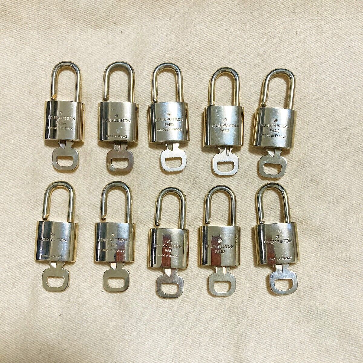LOUIS VUITTON LV 10 SET PADLOCK KEY BAG CHARM CADENA GOLD PLATED FRANCE YB183
