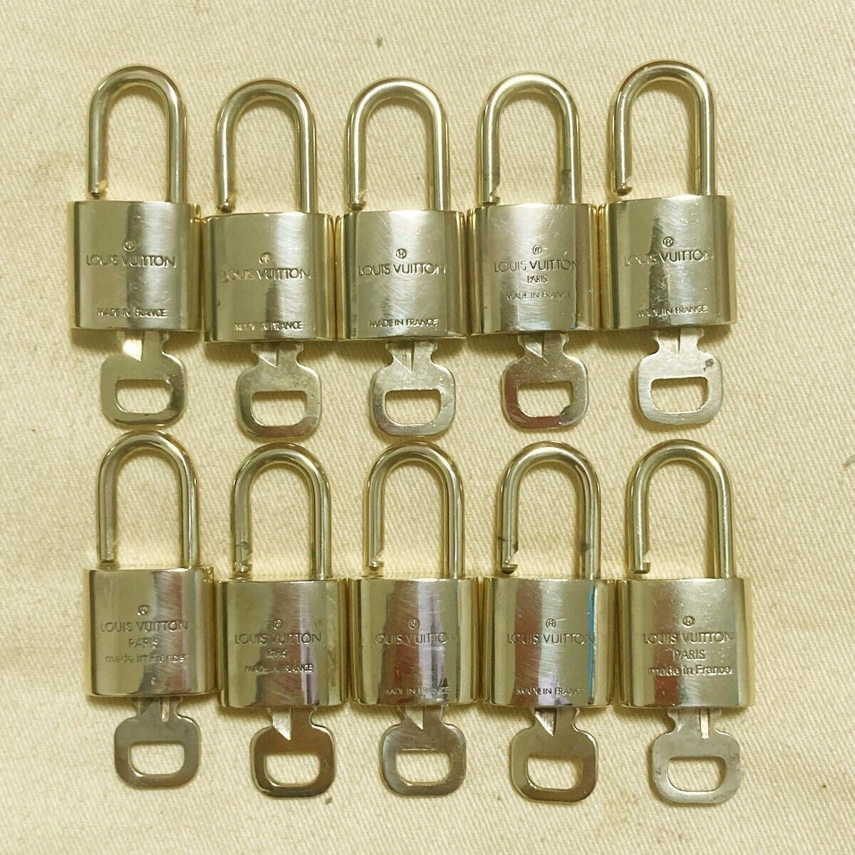 LOUIS VUITTON LV 10 SET PADLOCK KEY BAG CHARM CADENA GOLD PLATED FRANCE 37PDA131