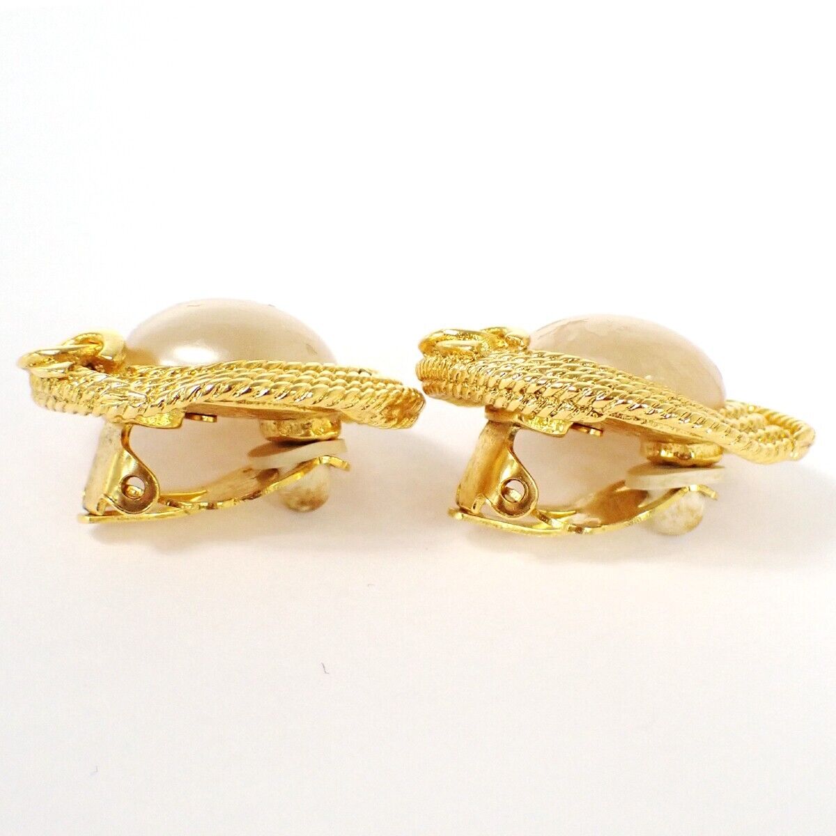 CHANEL CC Round Imitation Pearl Button Earrings 96A Clip-On GHW Vintage 33FA107