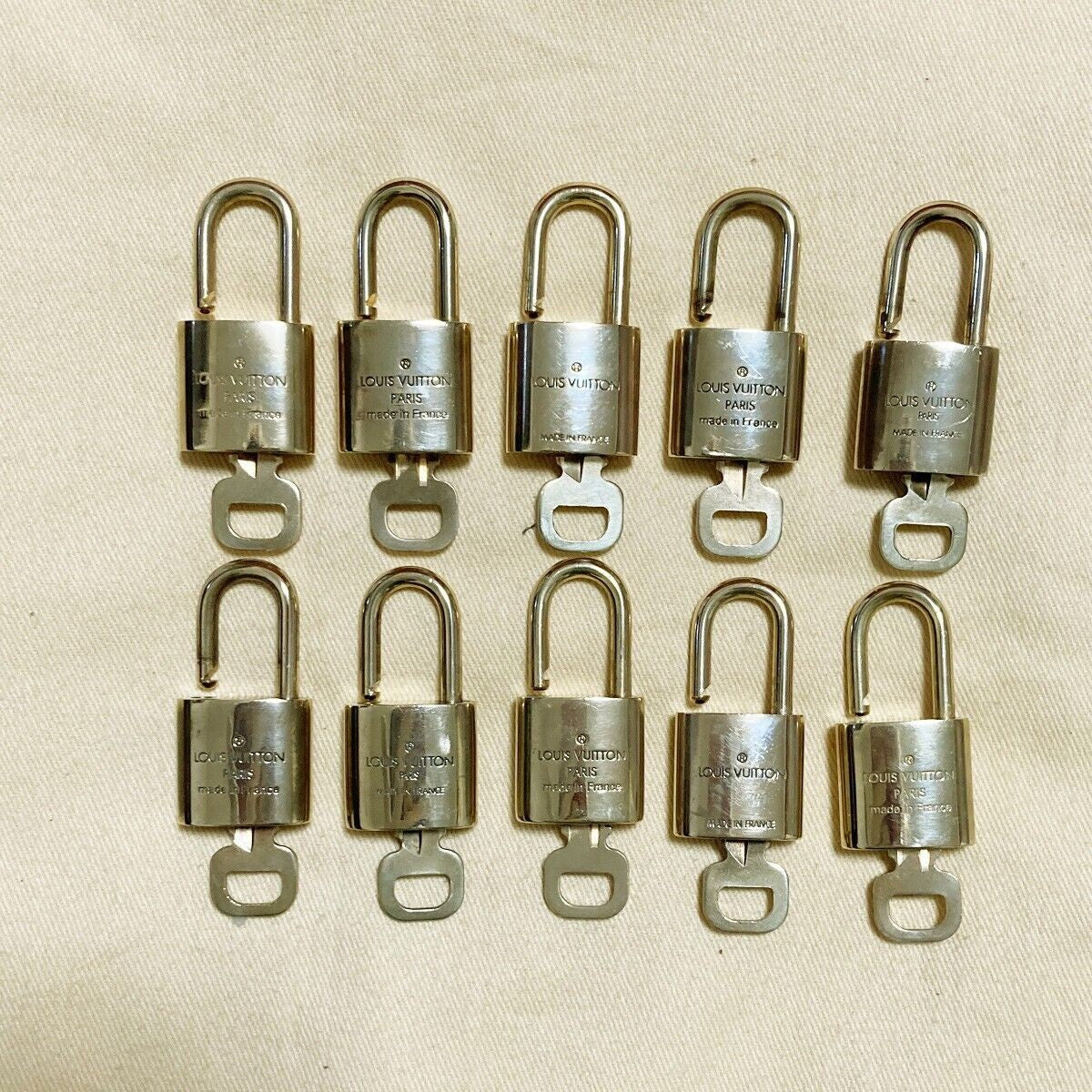 LOUIS VUITTON LV 10 SET PADLOCK KEY BAG CHARM CADENA GOLD PLATED FRANCE 35PDA012
