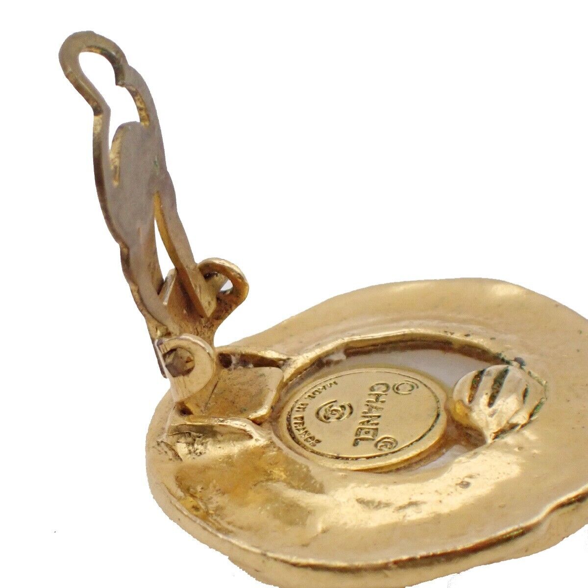 CHANEL Logo Imitation Pearl Round Button Earrings Clip-On GHW Vintage 31YE514