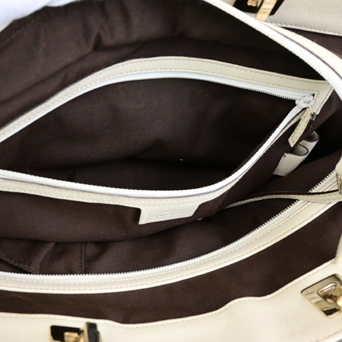 GUCCI Logo GG Pattern Shoulder Bag Canvas Leather Brown White GHW 76EE101