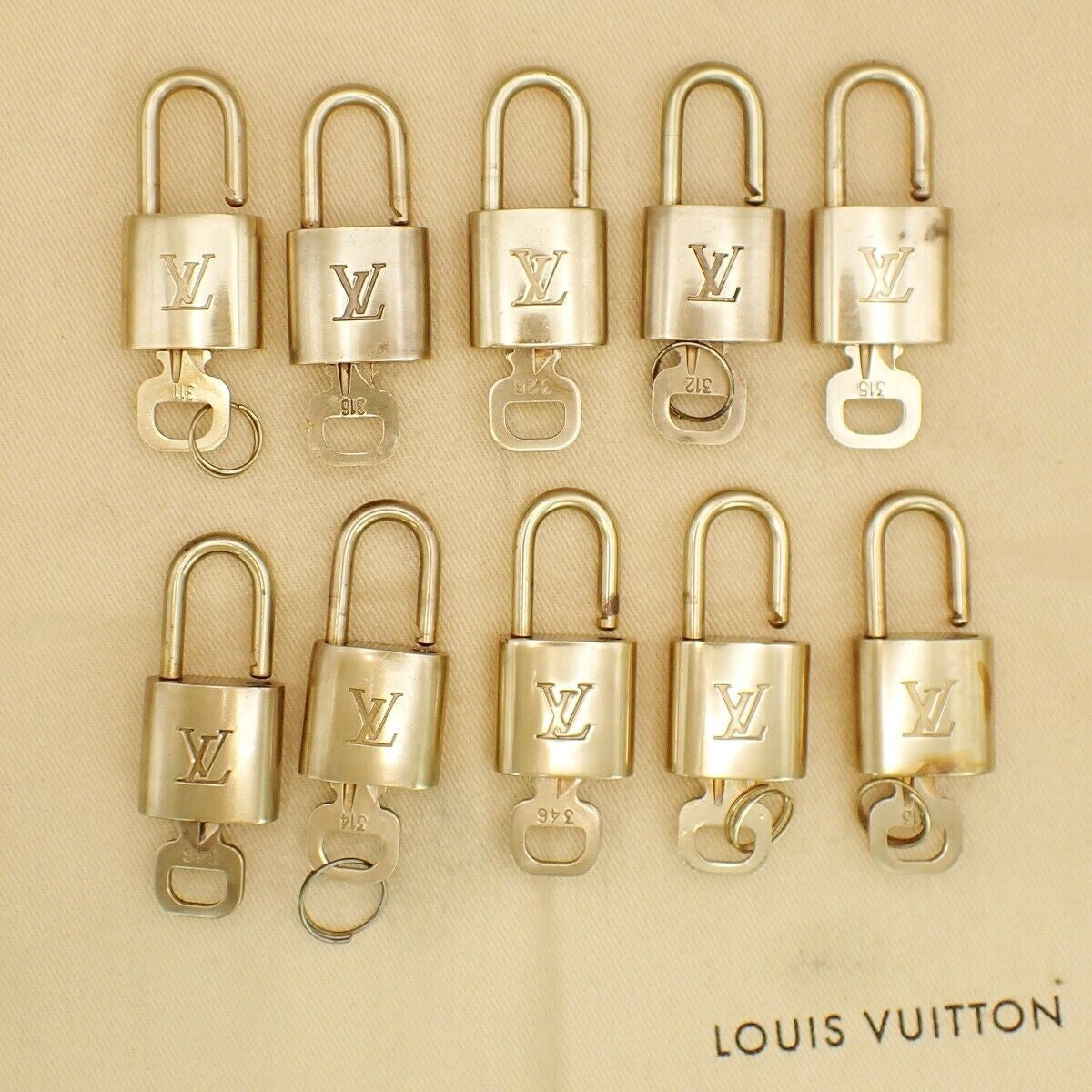 LOUIS VUITTON LV 10 SET PADLOCK KEY BAG CHARM CADENA GOLD PLATED FRANCE 39EB382