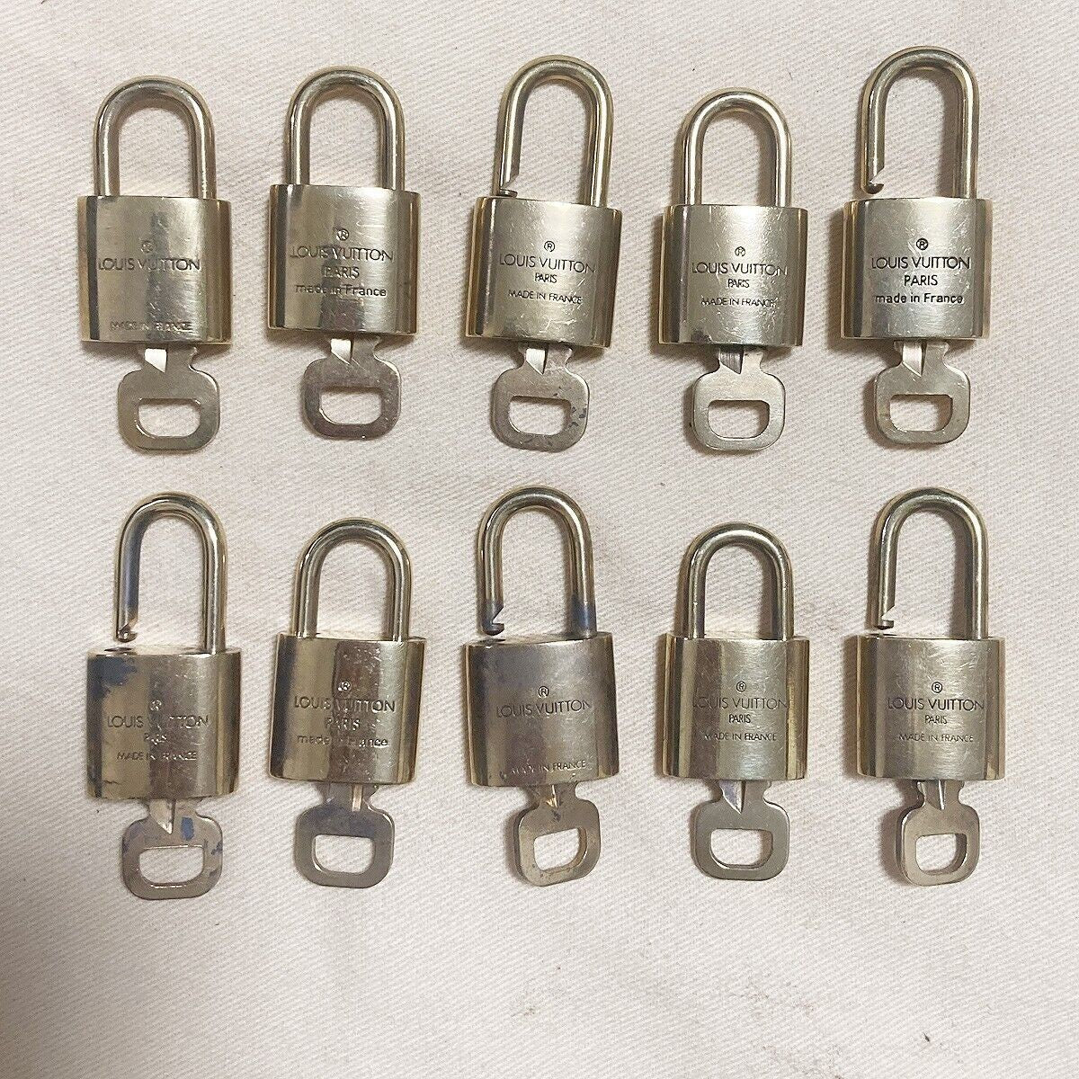LOUIS VUITTON LV 10 SET PADLOCK KEY BAG CHARM CADENA GOLD PLATED FRANCE 33YB054