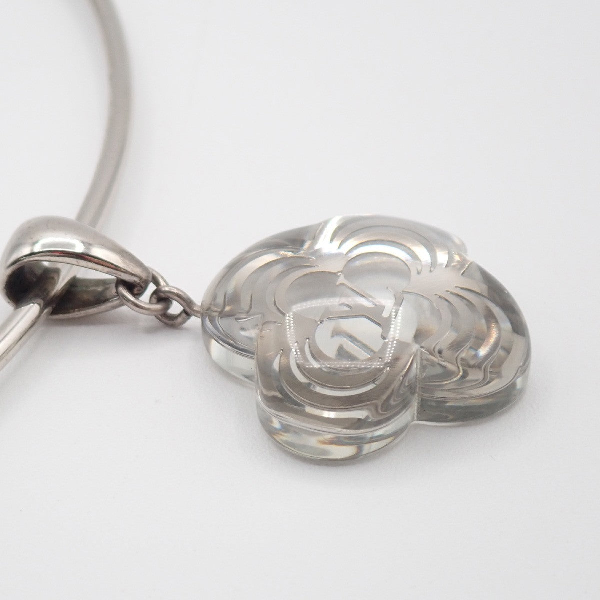 LOUIS VUITTON A La Folie Flower Resin Choker Necklace Silver M65667 64RL892