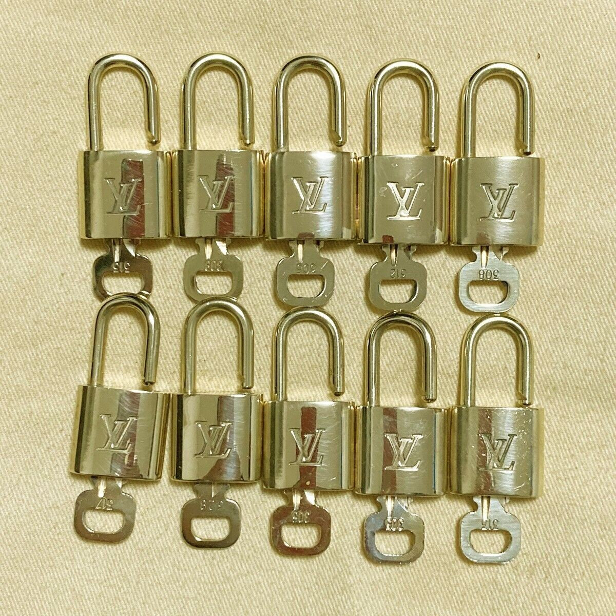 LOUIS VUITTON LV 10 SET PADLOCK KEY CHARM CADENA GOLD-PLATED FRANCE 33PDA175