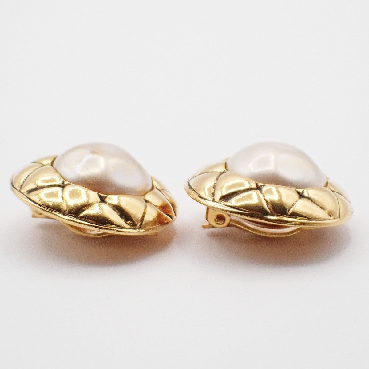 CHANEL Logo Imitation Pearl Round Button Earrings Clip-On Gold 61RF636