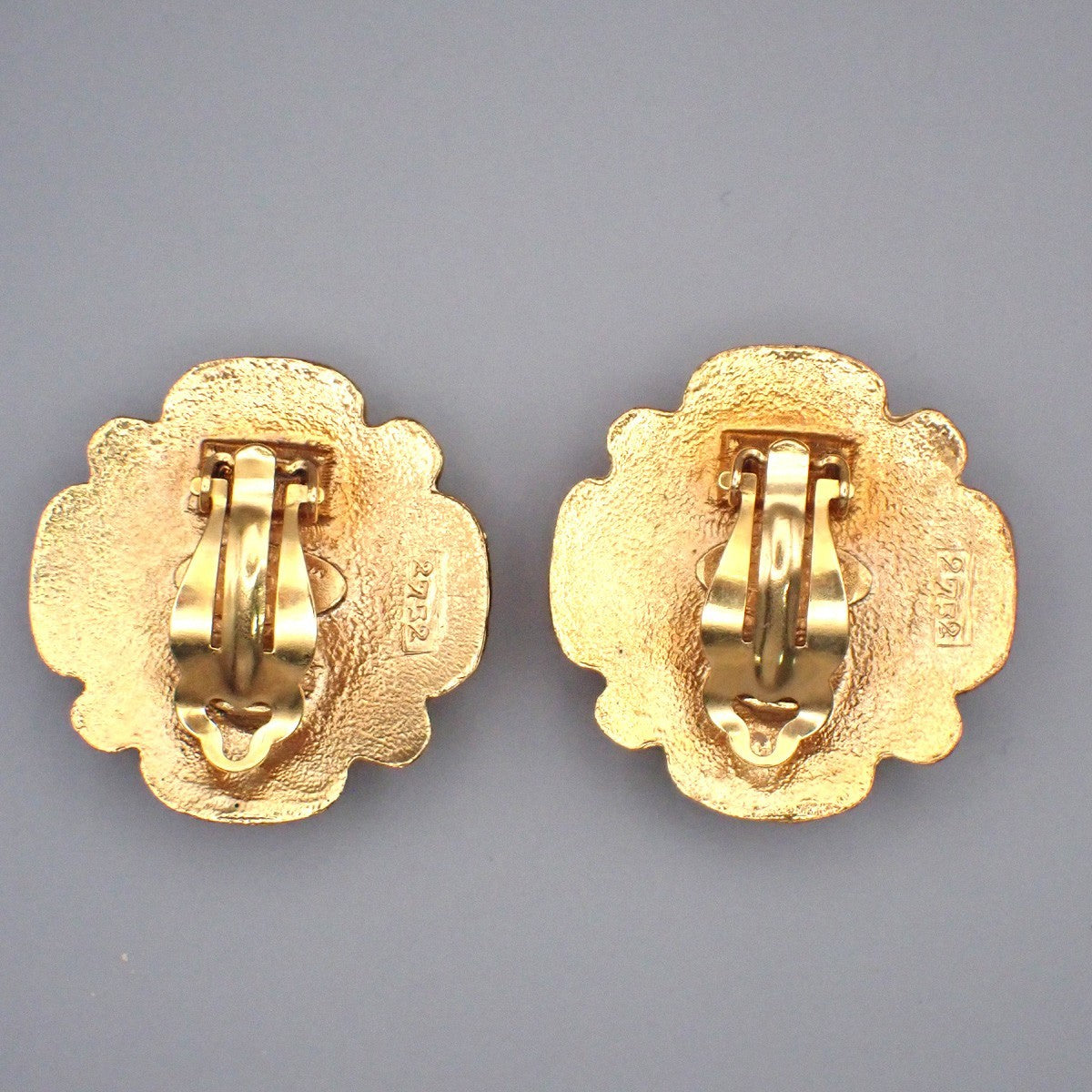 CHANEL Logo Gripoix Flower Button Earrings 25 Clip-On Gold GN France VE 05MA473