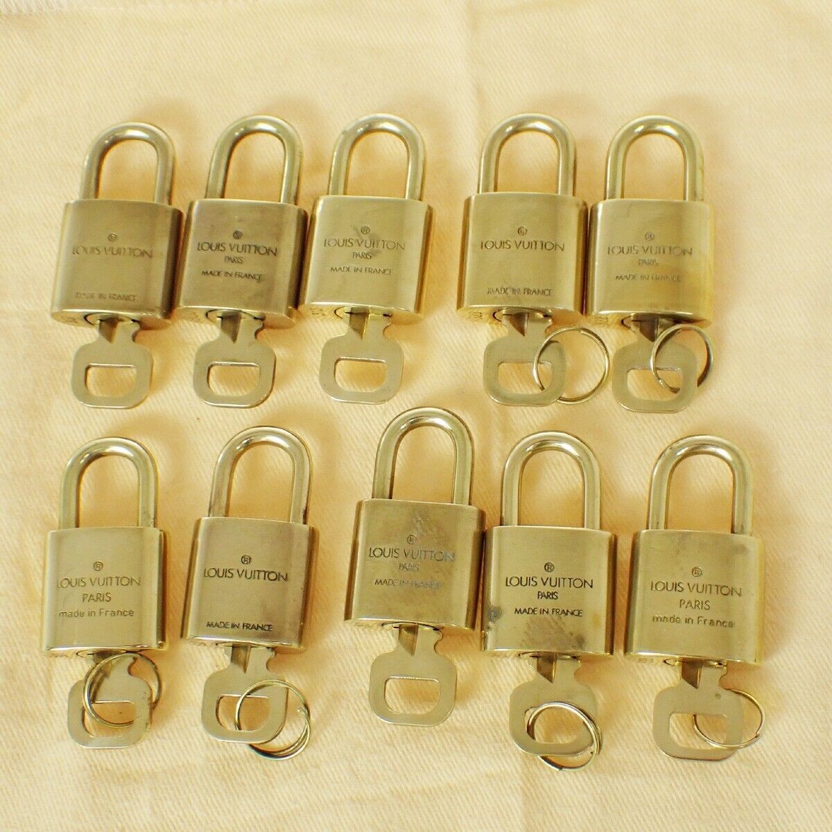 LOUIS VUITTON LV 10 SET PADLOCK KEY BAG CHARM CADENA GOLD PLATED FRANCE 33SH954
