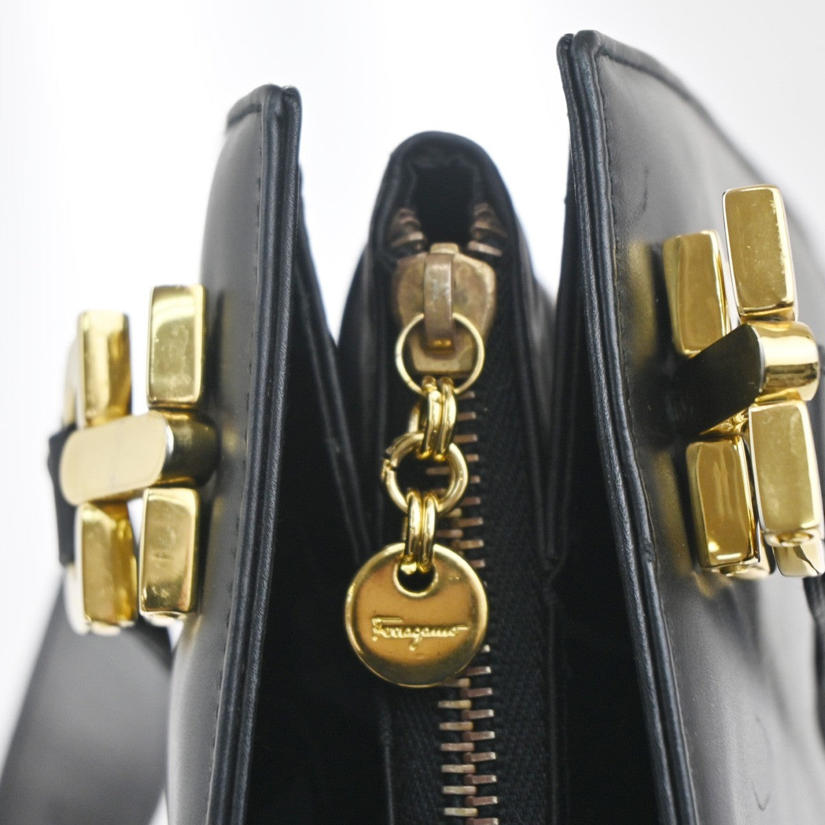 SALVATORE FERRAGAMO Logo Gancini Shoulder Hand Bag Leather GHW Black 30MA179