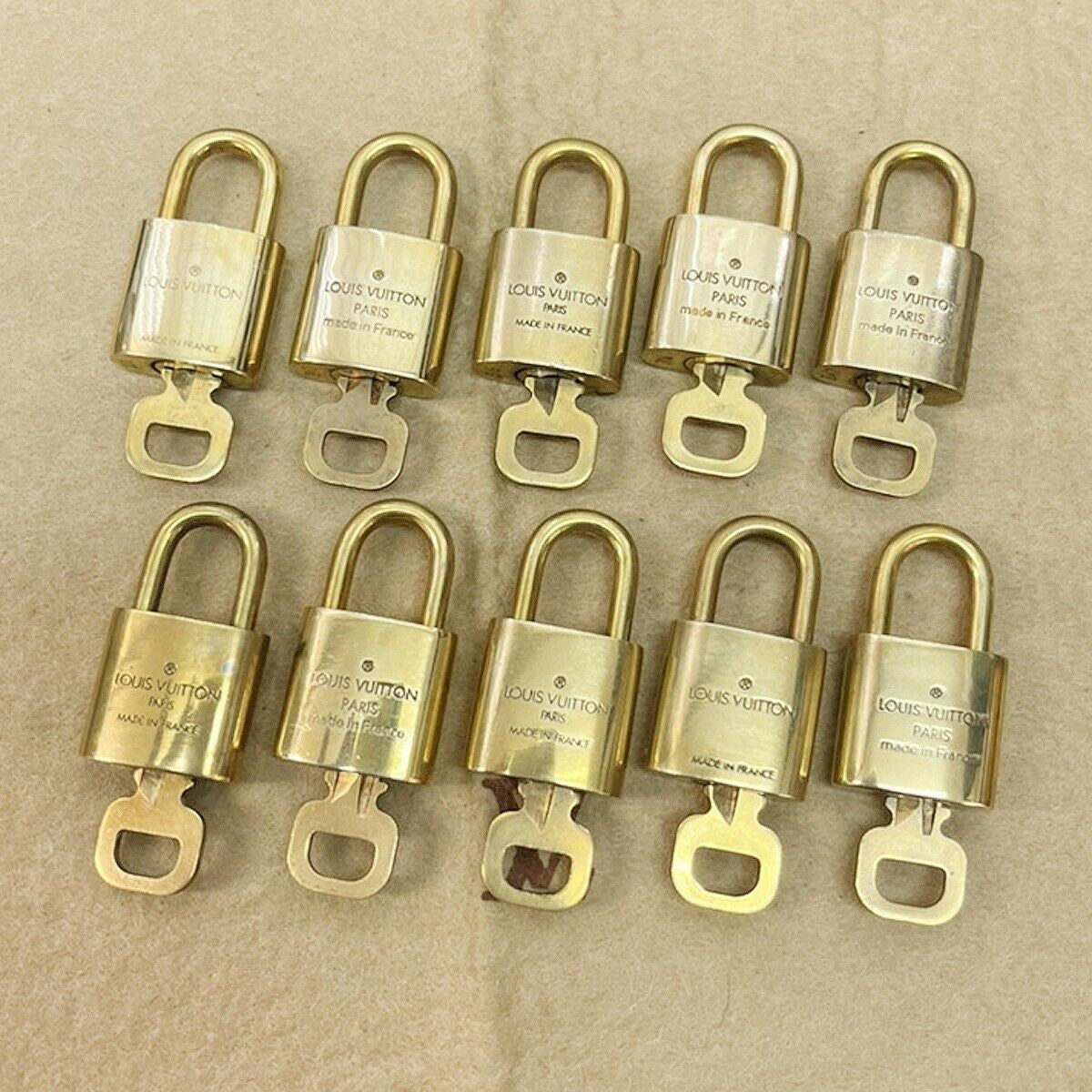 LOUIS VUITTON LV 10 SET PADLOCK KEY BAG CHARM CADENA GOLD-PLATED FRANCE 35JF652