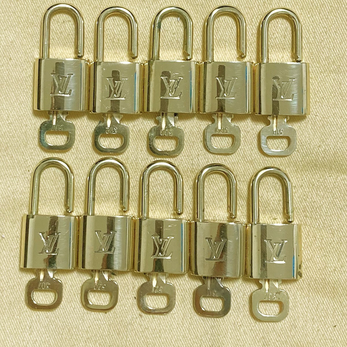 LOUIS VUITTON LV 10 SET PADLOCK KEY CHARM CADENA GOLD-PLATED FRANCE 33PDA201
