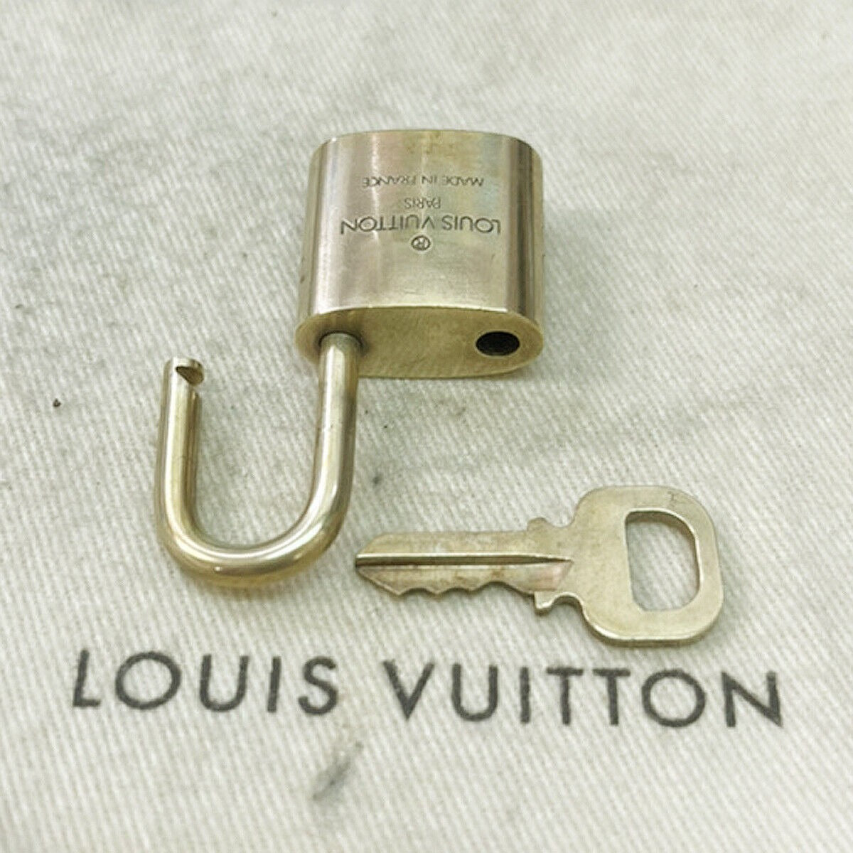 LOUIS VUITTON LV 10 SET PADLOCK CADENA KEY BAG CHARM GOLD PLATED FRANCE 35JF483