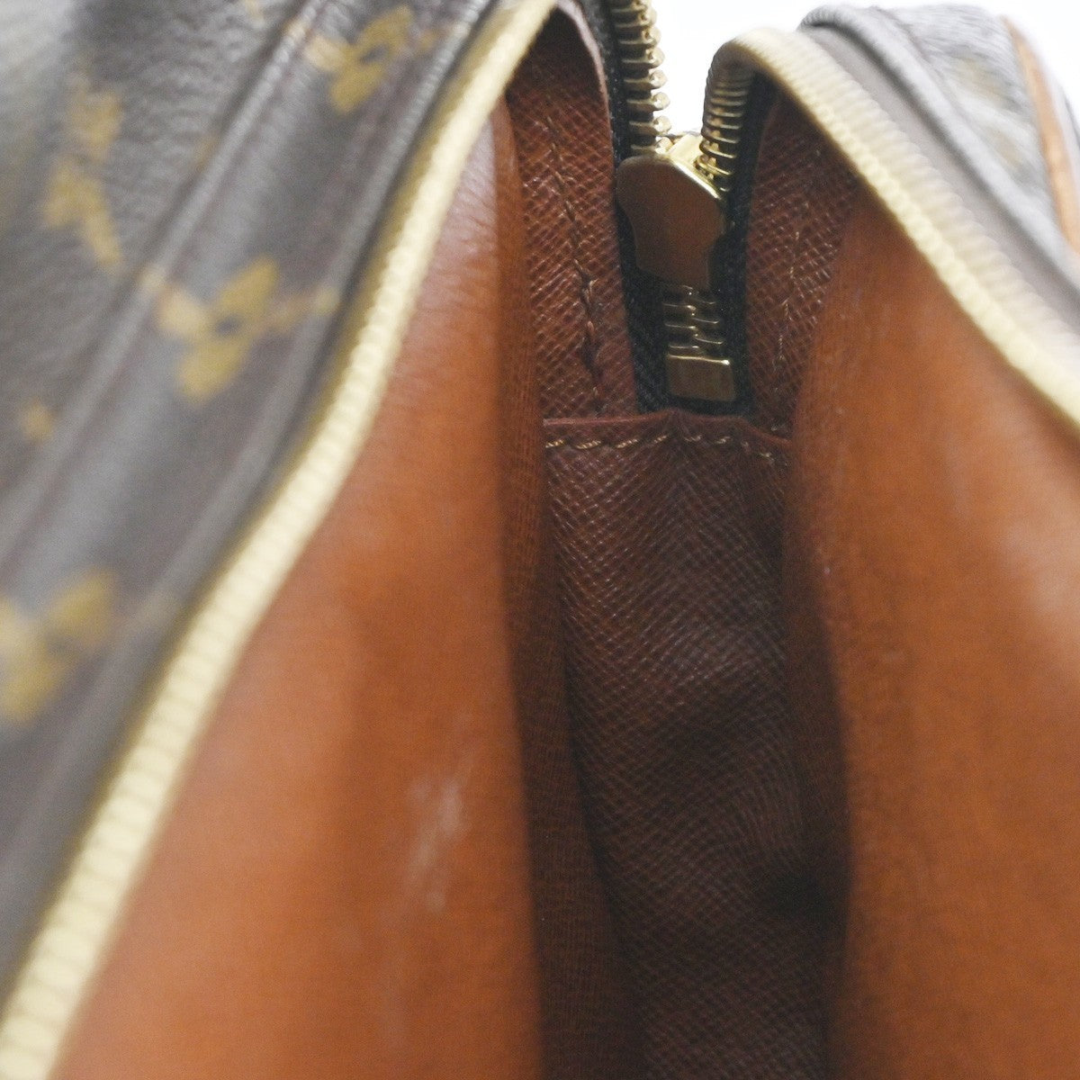 LOUIS VUITTON Nile Crossbody Shoulder Bag Monogram Leather Brown M45244 30CA617