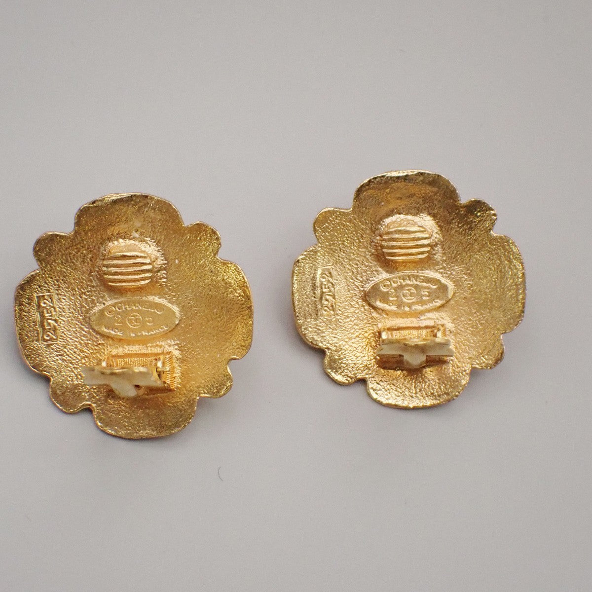 CHANEL Logo Gripoix Flower Button Earrings 25 Clip-On Gold GN France VE 05MA473