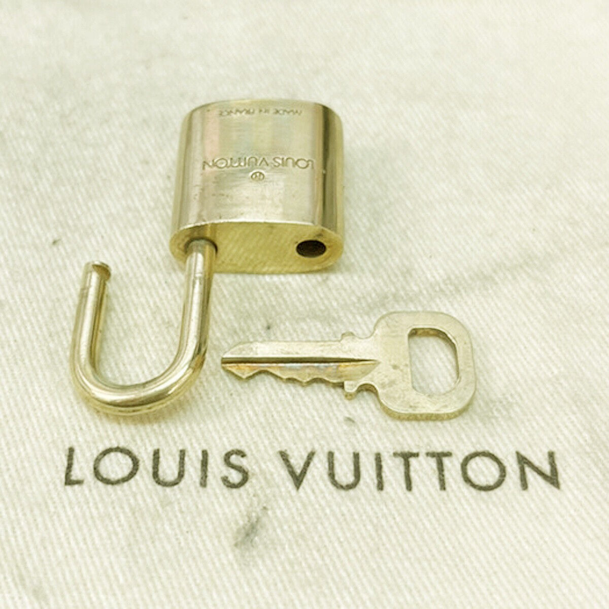 LOUIS VUITTON LV 10 SET PADLOCK KEY CHARM CADENA GOLD-PLATED FRANCE 35JF462