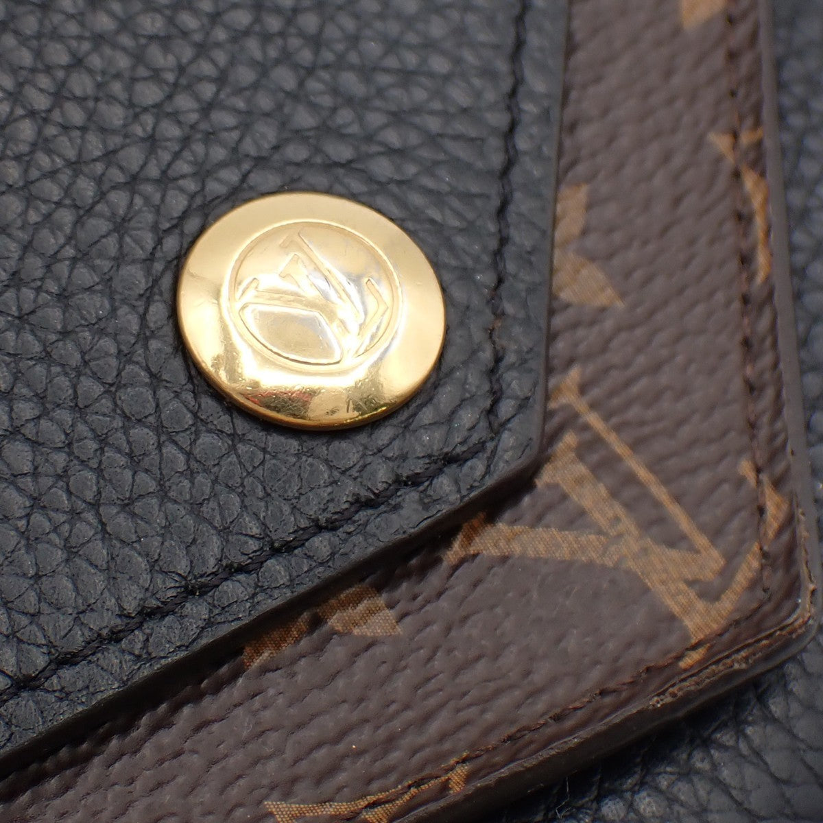 LOUIS VUITTON Portefeuille  Double V Long Bifold Wallet Monogram M64319 62AA124