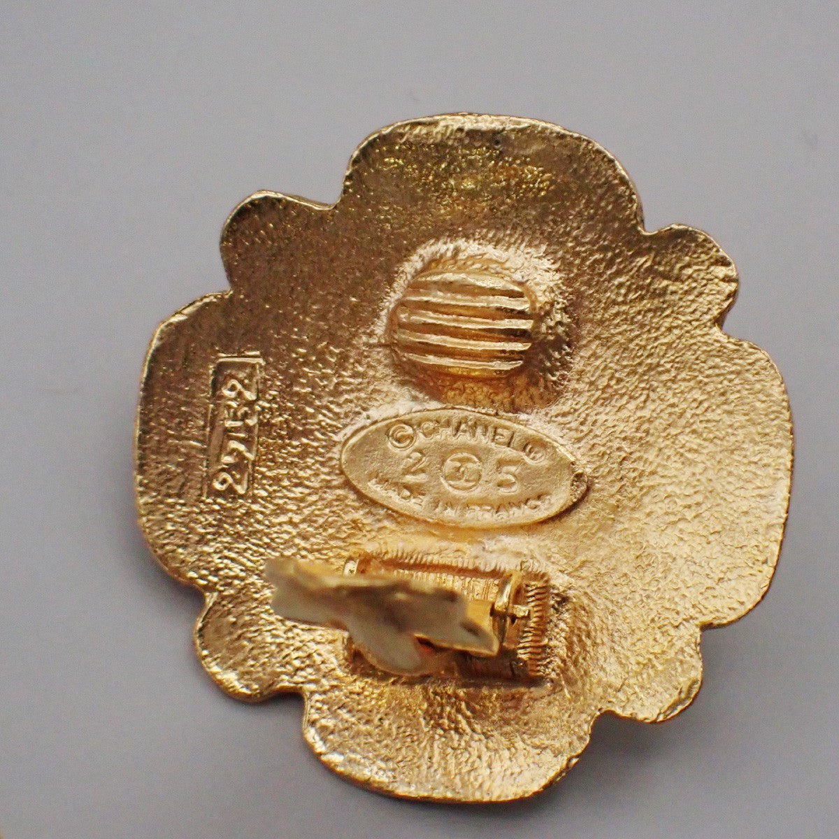 CHANEL Logo Gripoix Flower Button Earrings 25 Clip-On Gold GN France VE 05MA473