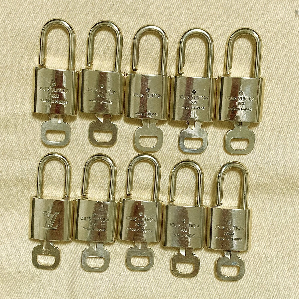 LOUIS VUITTON LV 10 SET PADLOCK KEY CHARM CADENA GOLD-PLATED FRANCE 65PDA181