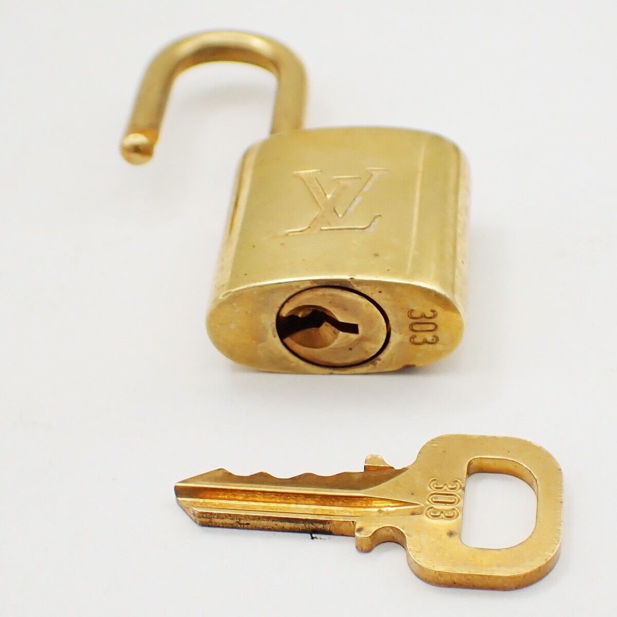 LOUIS VUITTON LV 10 Set  Padlock Key Bag Charm Cadena Gold Plated France 33YF662