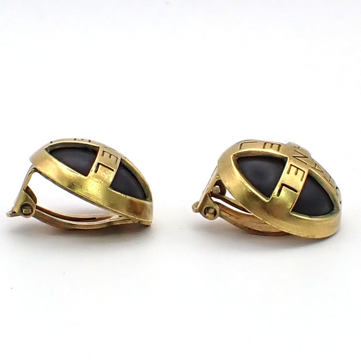 CHANEL CC Logo Round Button Earrings Clip-On 95P Gold Black GHW Vintage 83RF994