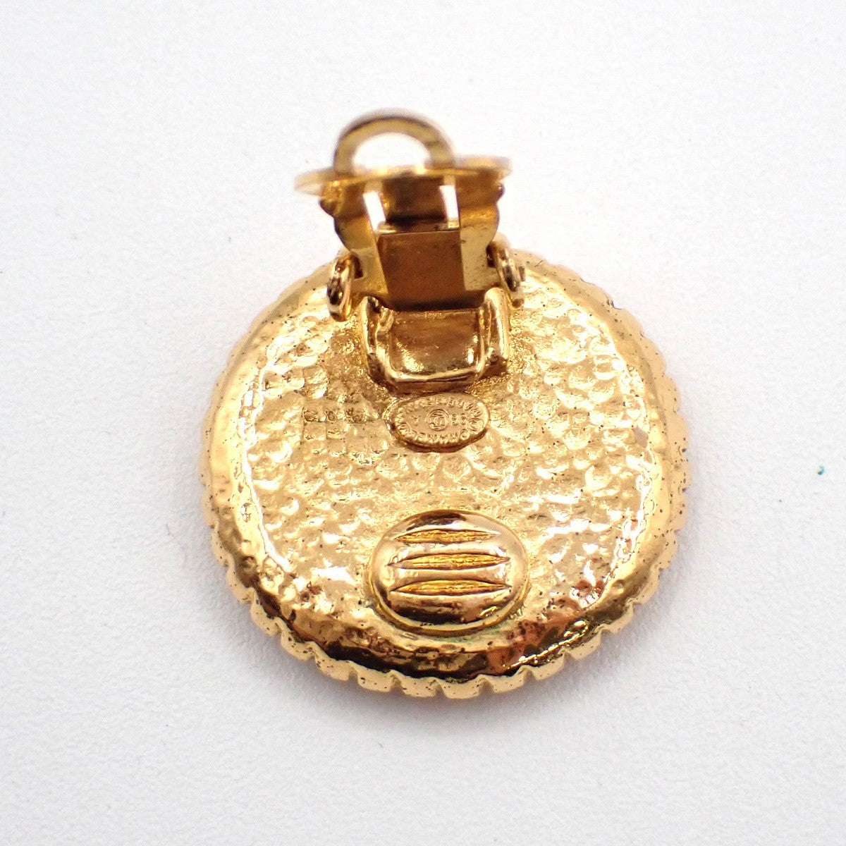 CHANEL CC Logo Round Button Earrings 96A Clip-On Gold France Vintage 39RL906