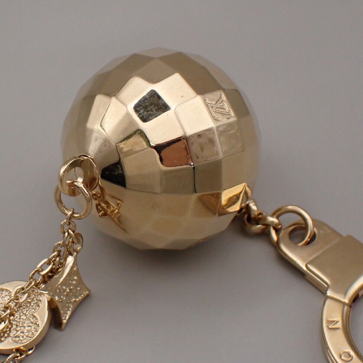 LOUIS VUITTON Porte Cles Glitter Mirror Ball Charm Key Ring GD M65379 64YG570