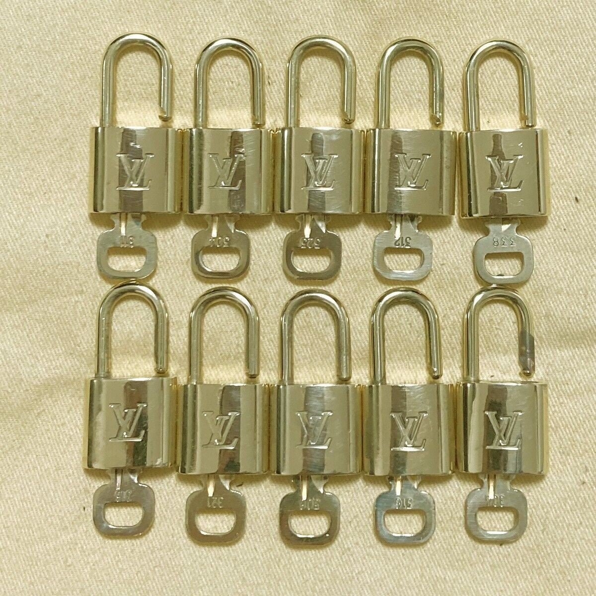 LOUIS VUITTON LV 10 SET PADLOCK KEY CHARM CADENA GOLD-PLATED FRANCE 33PDA164