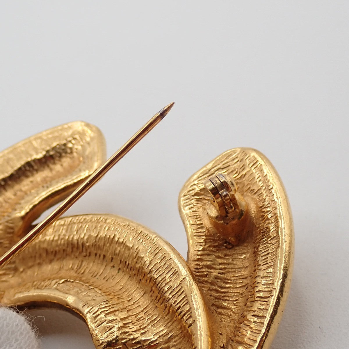 CHANEL CC Logo Matelasse Pin Brooch Gold-Plated France Accessory 98RF846