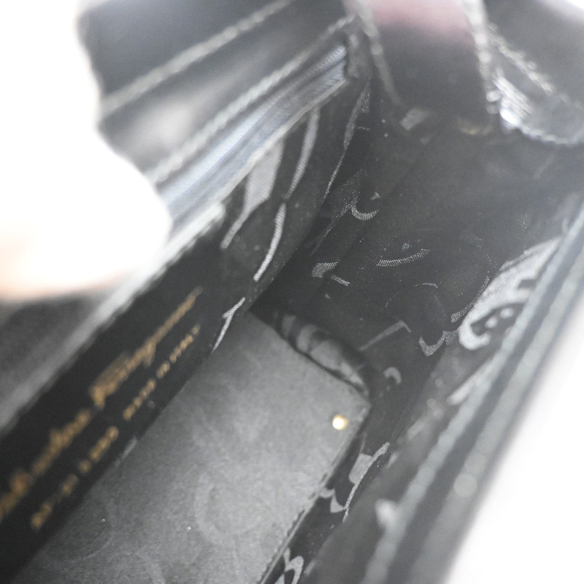 Salvatore Ferragamo Vara Logo Shoulder Hand Bag Leather Black GHW Italy 80MA214