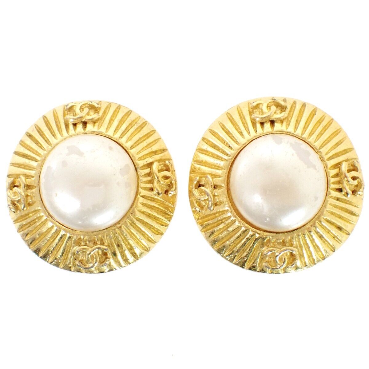 CHANEL CC Imitation Pearl Round Button Earrings Clip-On GHW Vintage 67RJ015