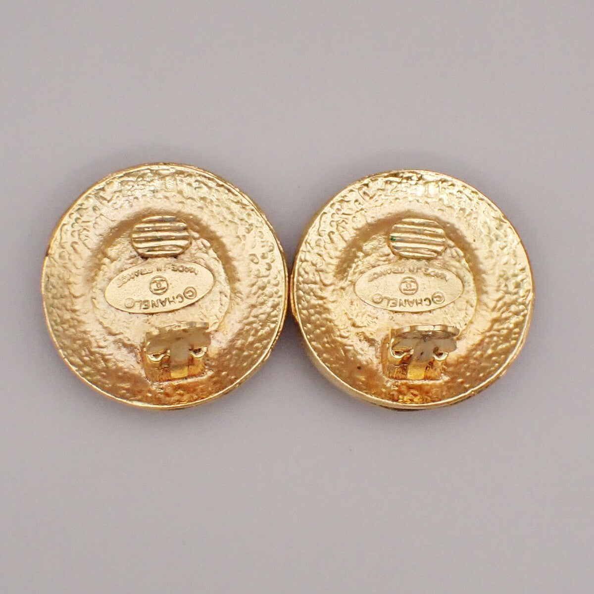 CHANEL Logo Imitation Pearl Round Button Earrings Clip-On GHW Vintage 64RK810