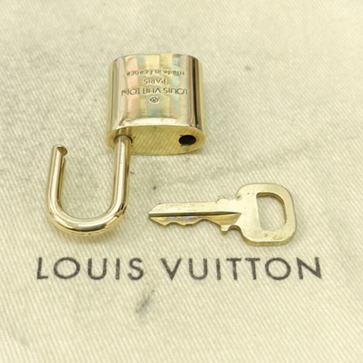 LOUIS VUITTON LV 10 SET PADLOCK KEY CHARM CADENA GOLD-PLATED FRANCE 35JF465