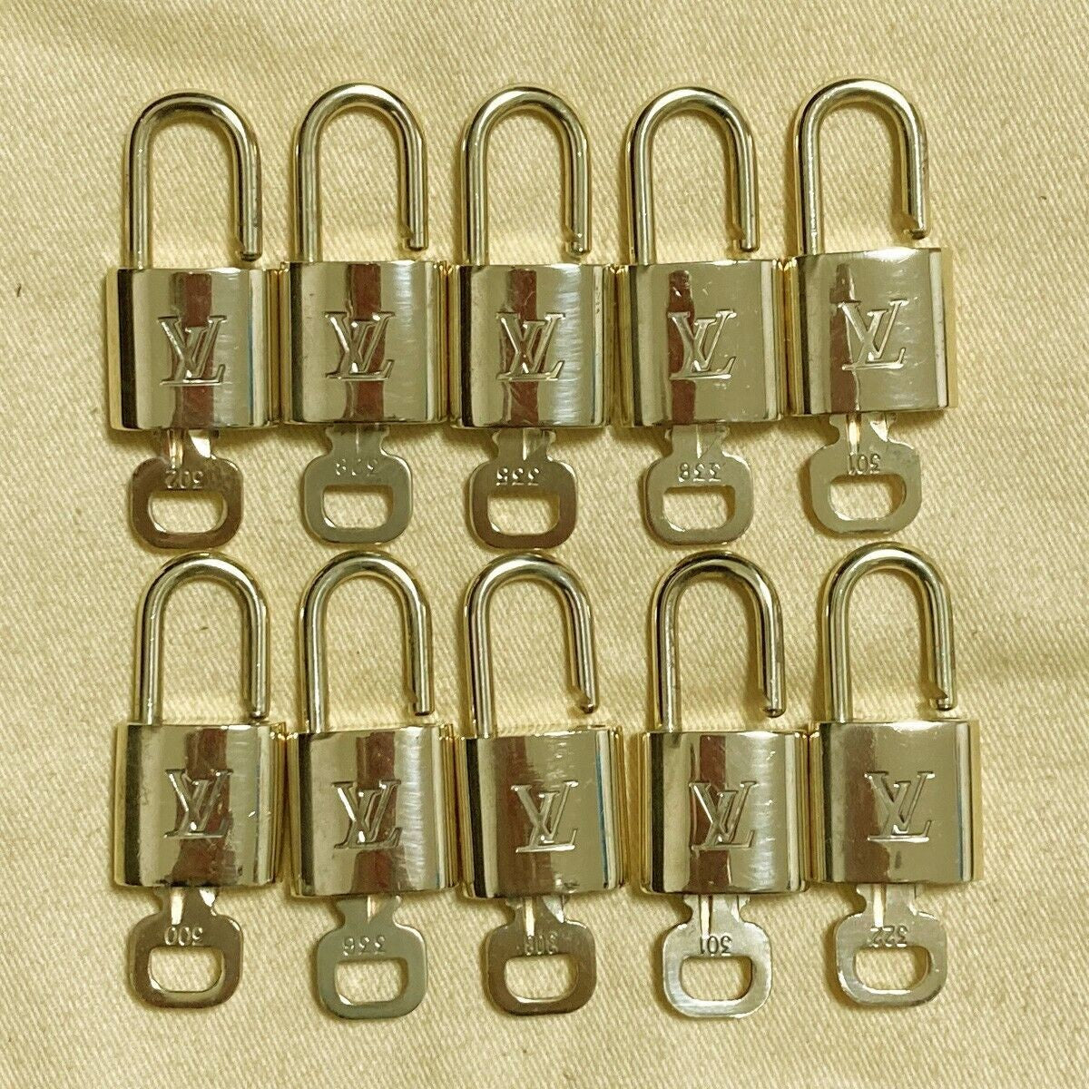 LOUIS VUITTON LV 10 SET PADLOCK KEY CHARM CADENA GOLD-PLATED FRANCE 37PDA167