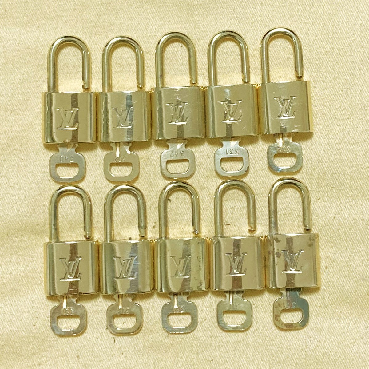 LOUIS VUITTON LV 10 SET PADLOCK KEY CHARM CADENA GOLD-PLATED FRANCE 38PDA241