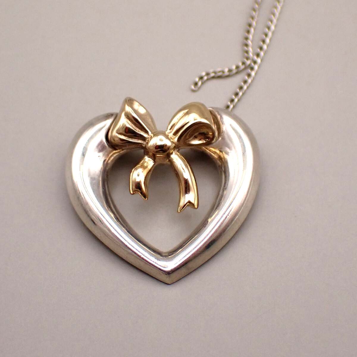 Tiffany & Co. Logo Heart Ribbon Chain Necklace 750 925 Silver Gold 63YH237