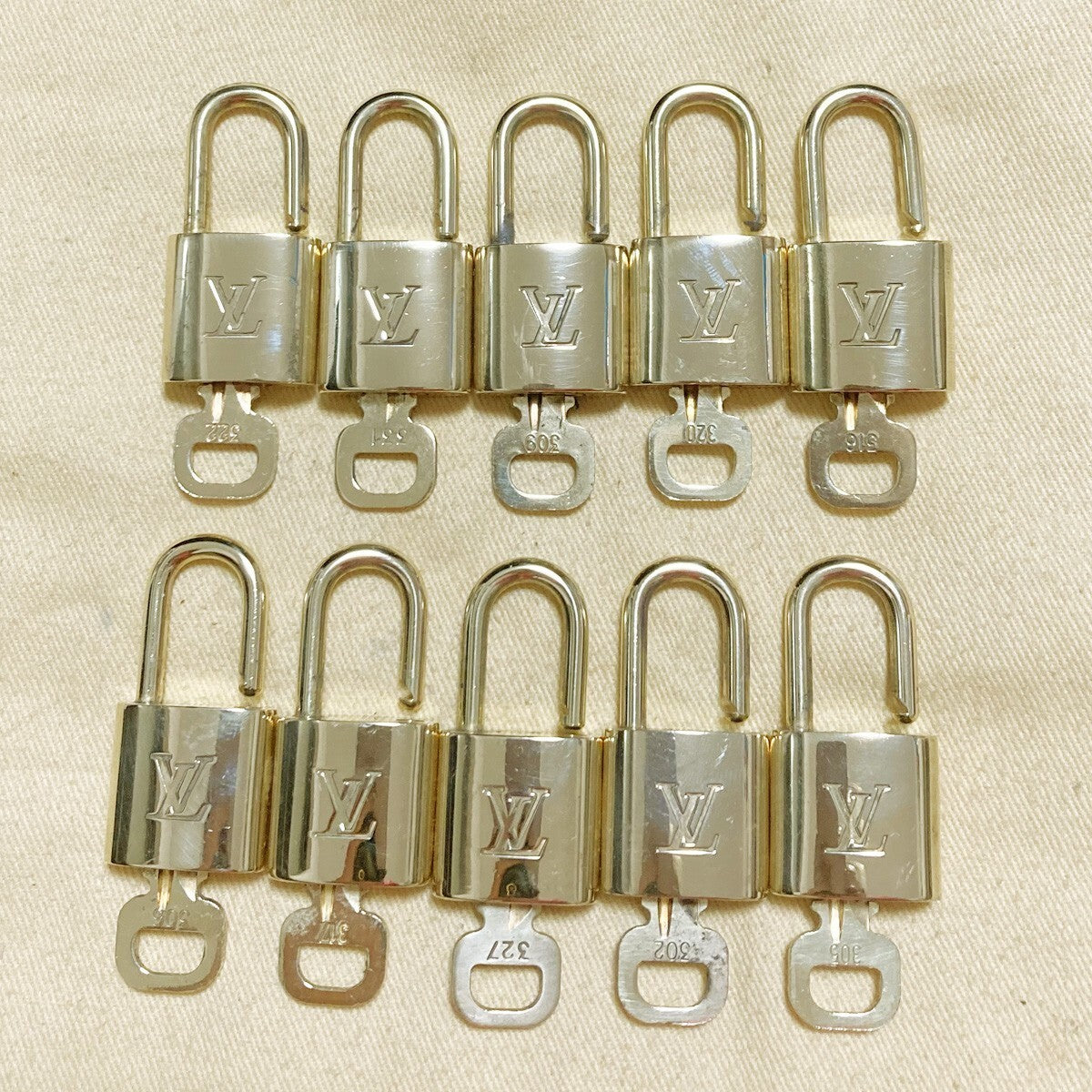 LOUIS VUITTON LV 10 SET PADLOCK KEY CHARM CADENA GOLD-PLATED FRANCE 80PDA218